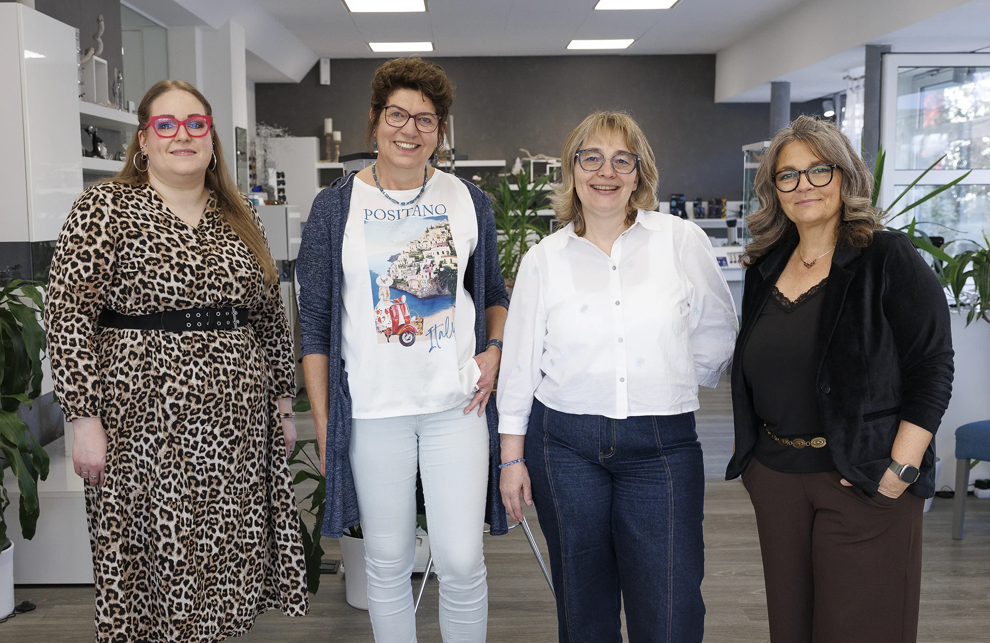 Persönliche Beratung im Optikstudio Kramer in Weinheim – entspannte Atmosphäre für gutes Sehen und Wohlbefinden